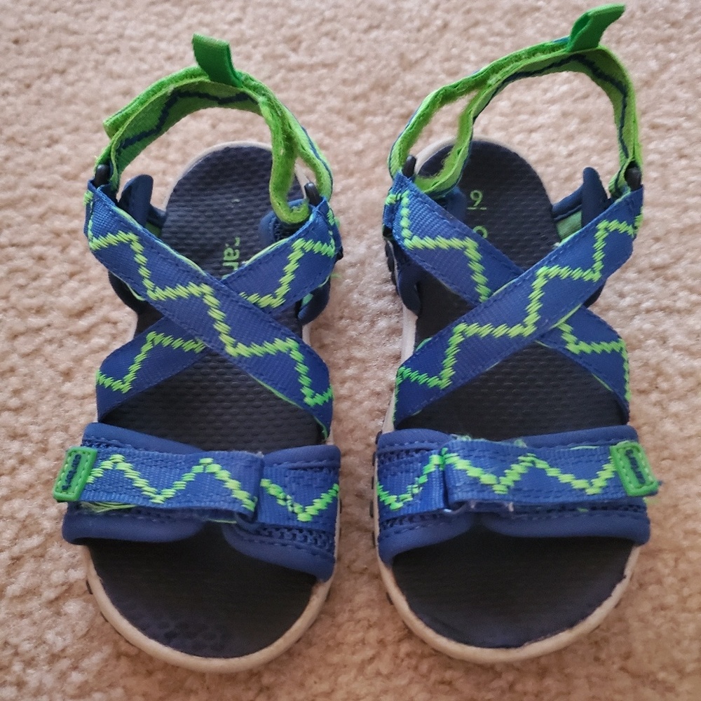 Carters sandles size 9 boys